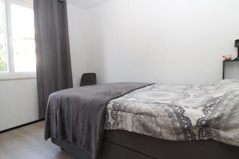 Istra , Poreč - Dvosoban stan s okućnicom i pogledom na more