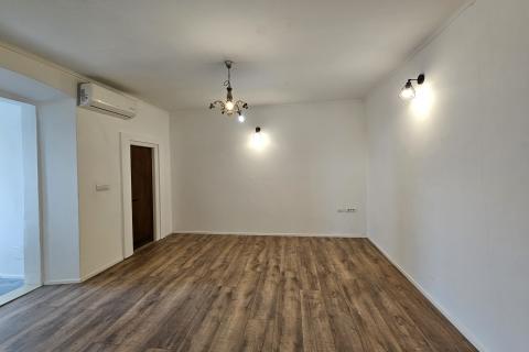 Istra , Buje - Renovirani stan u centru