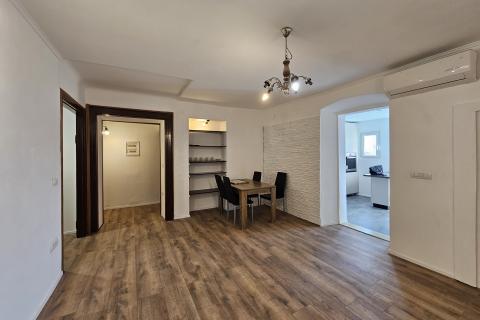 Istra , Buje - Renovirani stan u centru