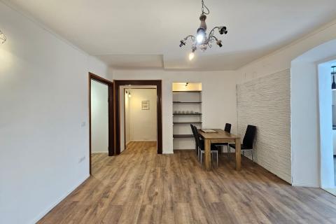 Istra , Buje - Renovirani stan u centru