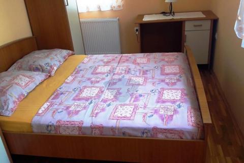 Opatija, Lovran, Oprić, stan 2S+DB od 75m2 s terasom + uređeni vrt od 85m2