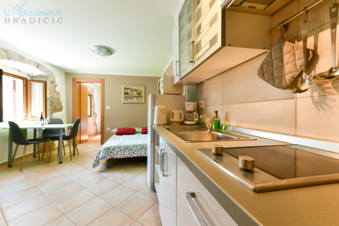 OPATIJA - MO&Scaron;ĆENIČKA DRAGA - 2 odvojena stana