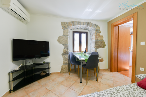 OPATIJA - MO&Scaron;ĆENIČKA DRAGA - 2 odvojena stana