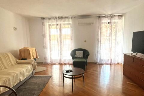 Istra,Brtonigla-Imanje s kućom 330 m&sup2; i 7.800 m&sup2; zemlji&scaron;ta
