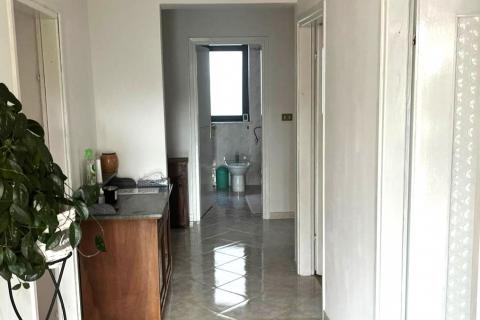 Istra,Brtonigla-Imanje s kućom 330 m&sup2; i 7.800 m&sup2; zemlji&scaron;ta