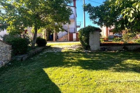 Istra,Brtonigla-Imanje s kućom 330 m&sup2; i 7.800 m&sup2; zemlji&scaron;ta