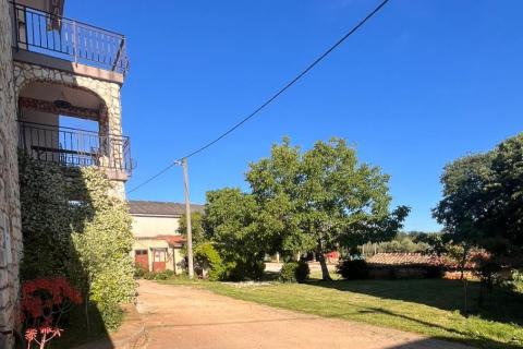 Istra,Brtonigla-Imanje s kućom 330 m&sup2; i 7.800 m&sup2; zemlji&scaron;ta