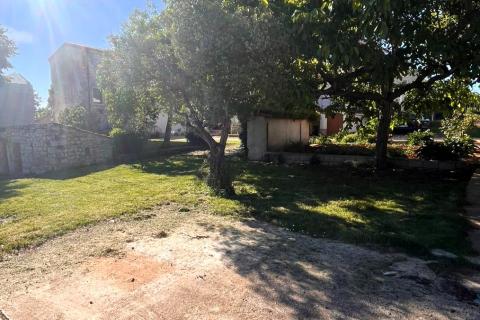 Istra,Brtonigla-Imanje s kućom 330 m&sup2; i 7.800 m&sup2; zemlji&scaron;ta