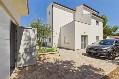 Istrien, Ližnjan &ndash; moderne Villa mit Meerblick