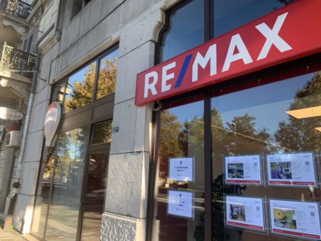 Izlozi Remax Centra nekretnina i ovog mjeseca odaslali važnu poruku